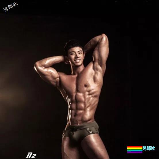 20cm亚洲先生，古铜肤色帅到爆！舔吗？ - 51虹马