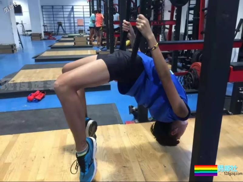 当直男们劈开腿！还有白袜！ - 51虹马