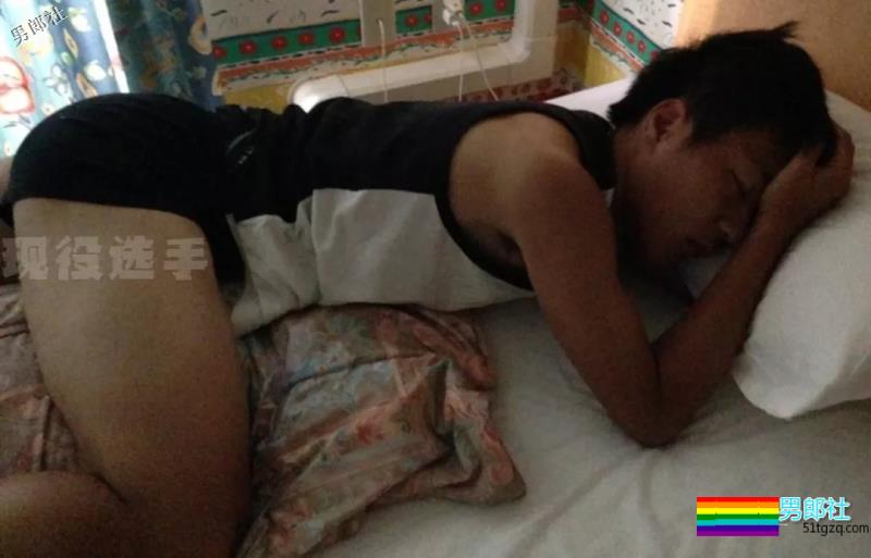 当直男们劈开腿！还有白袜！ - 51虹马