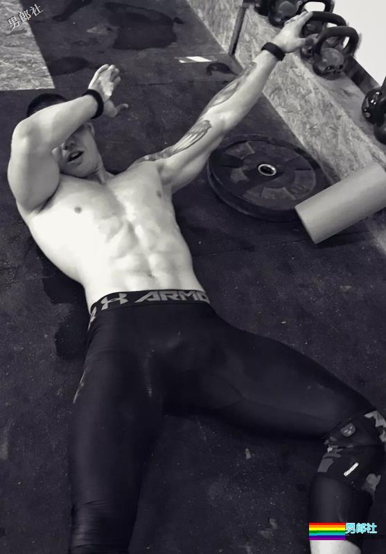 当直男们劈开腿！还有白袜！ - 51虹马