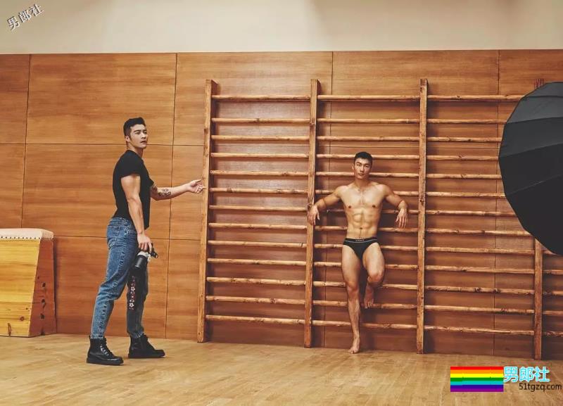 樊野新宠？20岁美籍华人靠樊野大腿风情万种 - 51虹马