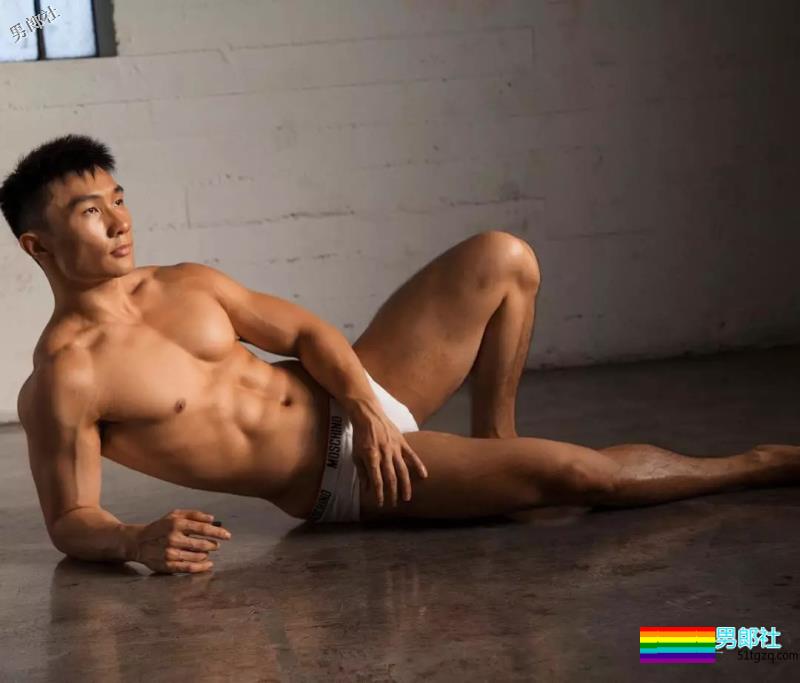 樊野新宠？20岁美籍华人靠樊野大腿风情万种 - 51虹马