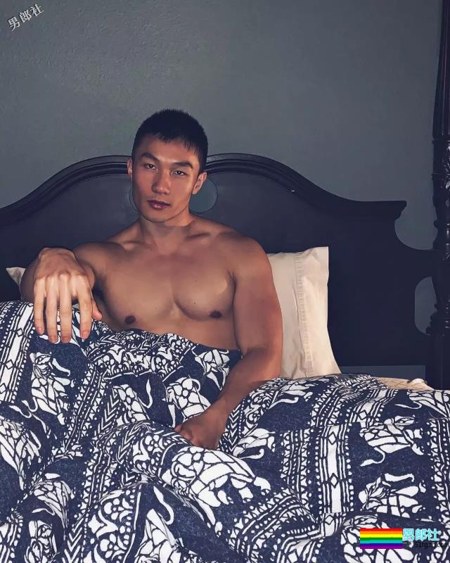 樊野新宠？20岁美籍华人靠樊野大腿风情万种 - 51虹马