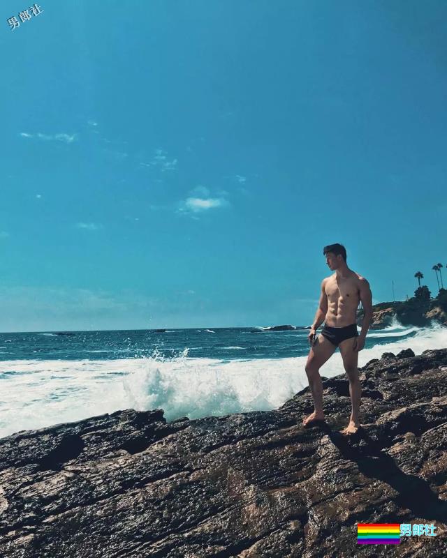 樊野新宠？20岁美籍华人靠樊野大腿风情万种 - 51虹马