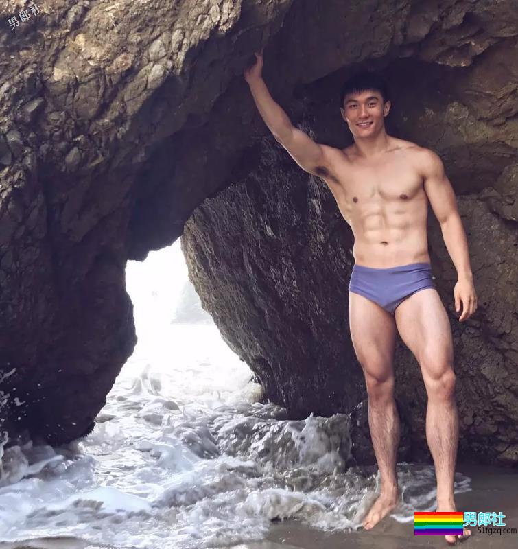 樊野新宠？20岁美籍华人靠樊野大腿风情万种 - 51虹马