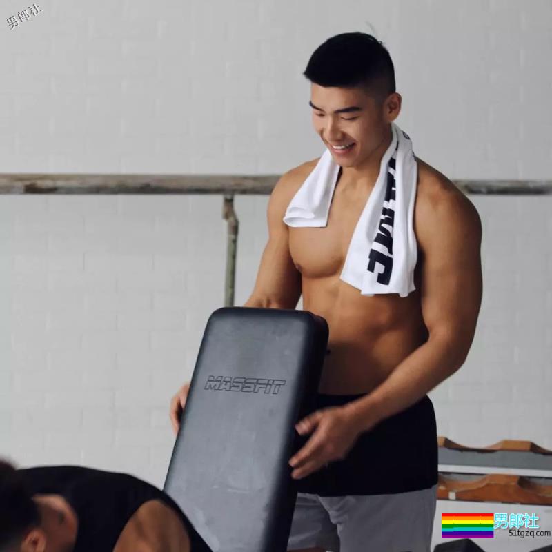 樊野新宠？20岁美籍华人靠樊野大腿风情万种 - 51虹马