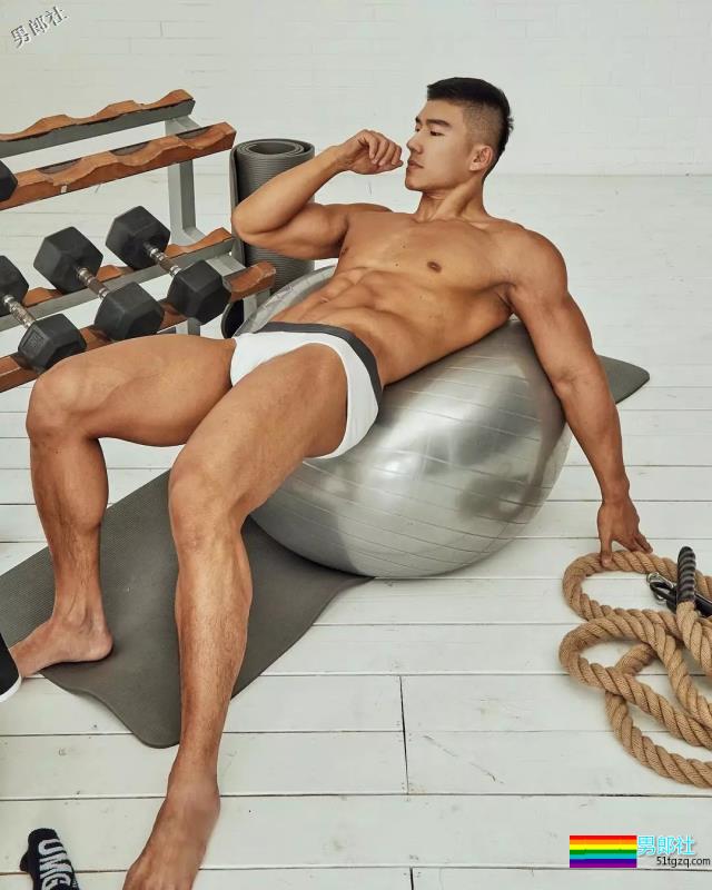 樊野新宠？20岁美籍华人靠樊野大腿风情万种 - 51虹马