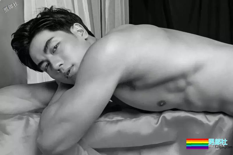 趬臀筋肉私教曾拍过超nice写真，这大胸肌腱子肉我给满分！ - 51虹马