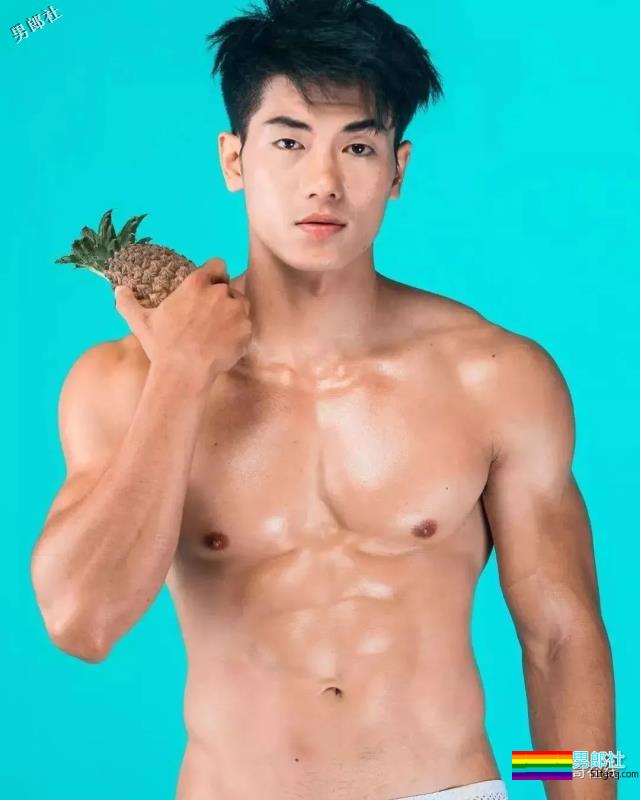 趬臀筋肉私教曾拍过超nice写真，这大胸肌腱子肉我给满分！ - 51虹马