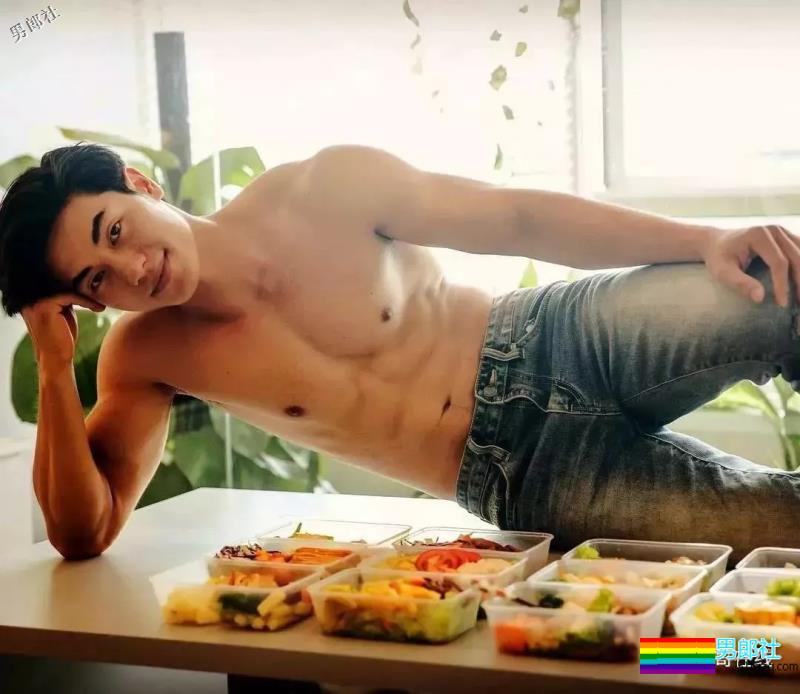 趬臀筋肉私教曾拍过超nice写真，这大胸肌腱子肉我给满分！ - 51虹马