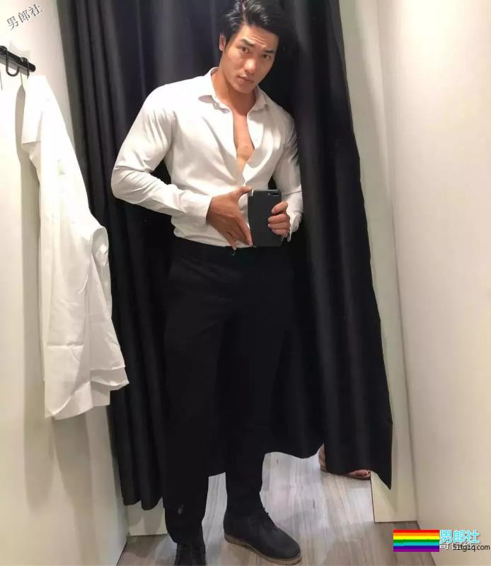 趬臀筋肉私教曾拍过超nice写真，这大胸肌腱子肉我给满分！ - 51虹马