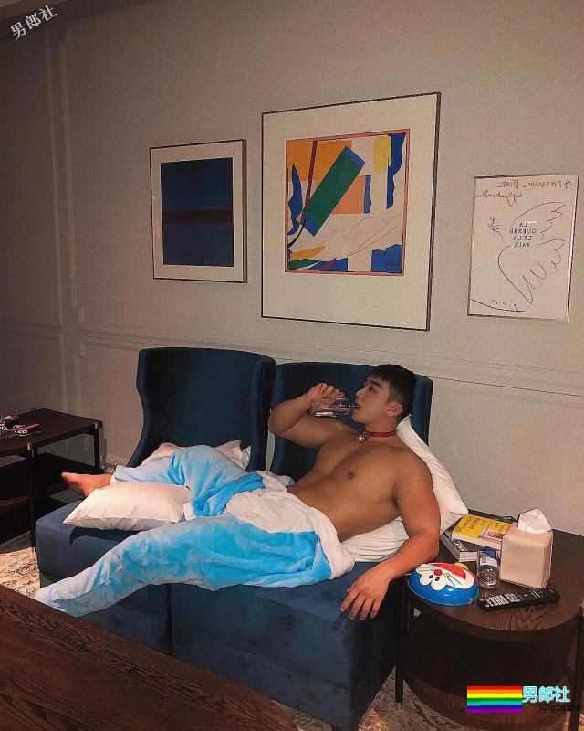 大胸肌叮当猫扒到了，在线晒翘臀，私底下太Sexxxxxy！ - 51虹马