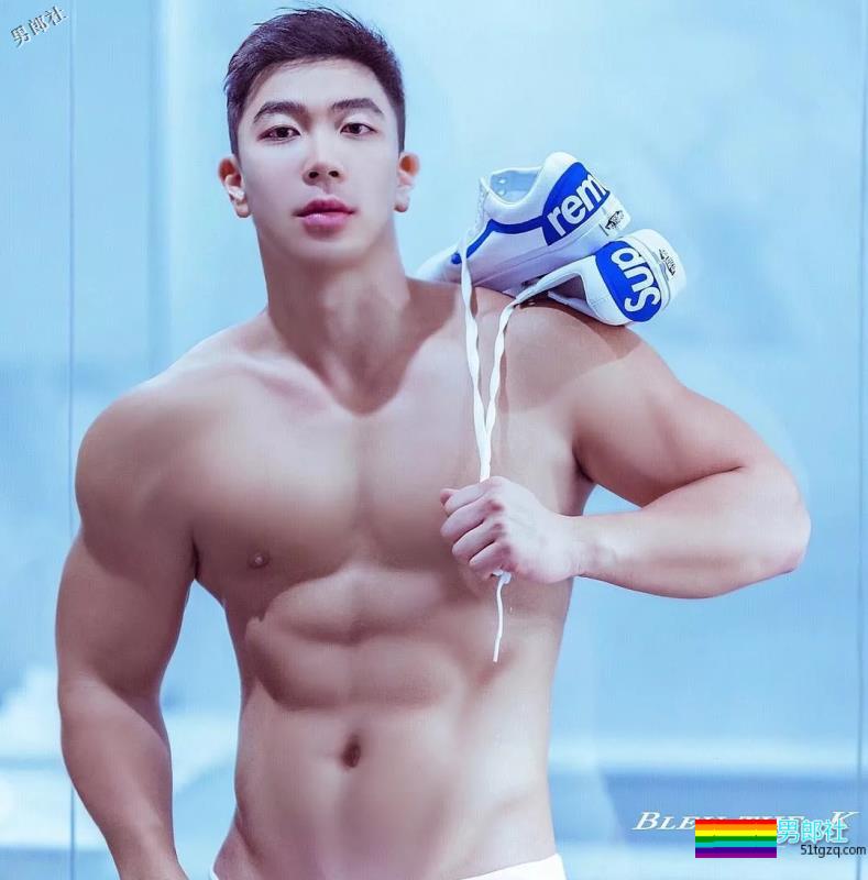 大胸肌叮当猫扒到了,在线晒翘臀,私底下太Sexxxxxy! - 51虹马 大胸肌叮当猫扒到了,在线晒翘臀,私底下太Sexxxxxy! - 51虹马