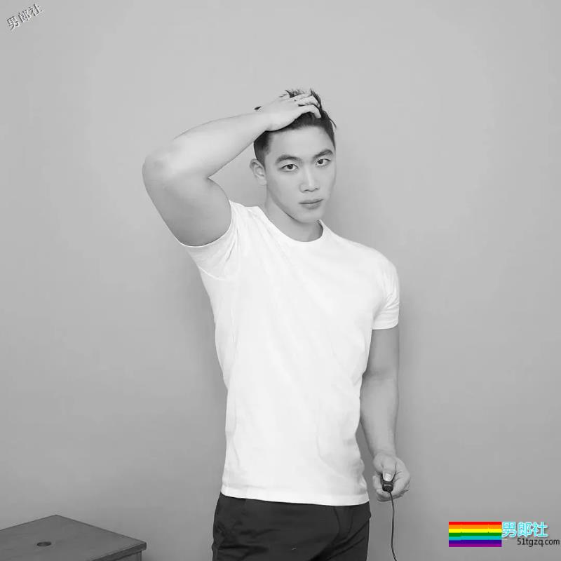 大胸肌叮当猫扒到了,在线晒翘臀,私底下太Sexxxxxy! - 51虹马 大胸肌叮当猫扒到了,在线晒翘臀,私底下太Sexxxxxy! - 51虹马