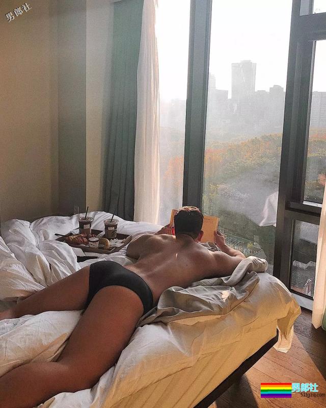 大胸肌叮当猫扒到了，在线晒翘臀，私底下太Sexxxxxy！ - 51虹马