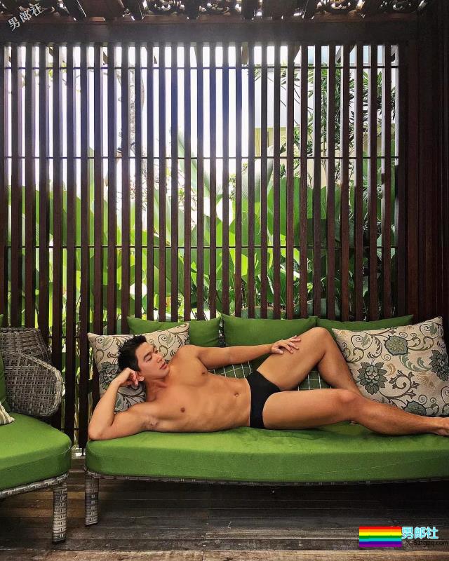 大胸肌叮当猫扒到了，在线晒翘臀，私底下太Sexxxxxy！ - 51虹马