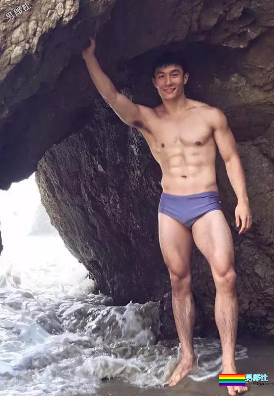 血洗朋友圈的樊野新宠，头枕大腿硬照已出。-51虹马