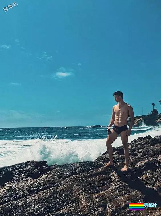 血洗朋友圈的樊野新宠，头枕大腿硬照已出。 - 51虹马