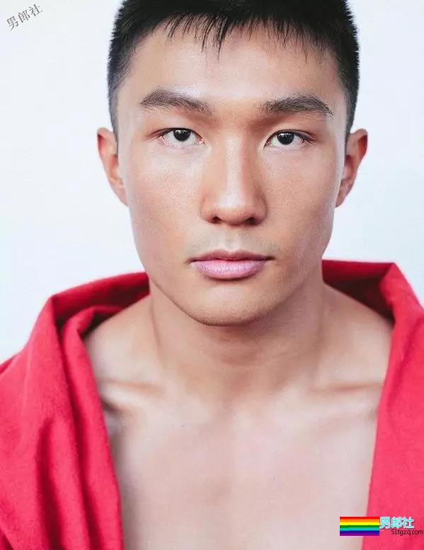 血洗朋友圈的樊野新宠，头枕大腿硬照已出。 - 51虹马