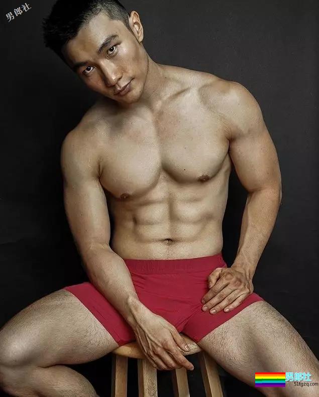 血洗朋友圈的樊野新宠，头枕大腿硬照已出。 - 51虹马