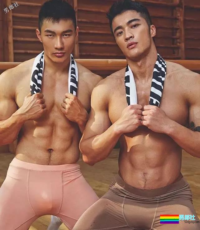 血洗朋友圈的樊野新宠，头枕大腿硬照已出。 - 51虹马