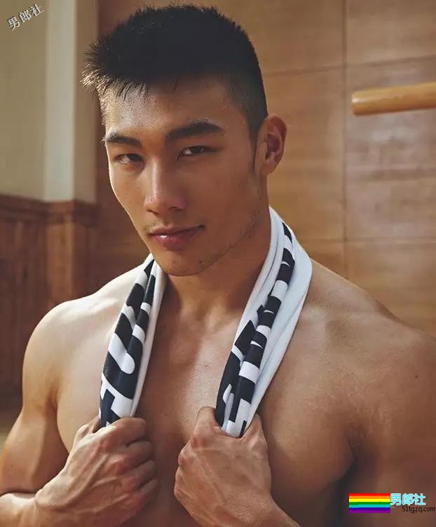 血洗朋友圈的樊野新宠，头枕大腿硬照已出。 - 51虹马