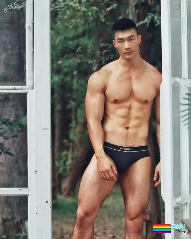 血洗朋友圈的樊野新宠，头枕大腿硬照已出。 - 51虹马