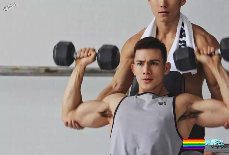 血洗朋友圈的樊野新宠，头枕大腿硬照已出。 - 51虹马