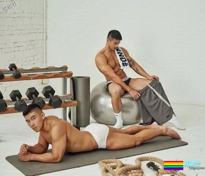 血洗朋友圈的樊野新宠，头枕大腿硬照已出。 - 51虹马