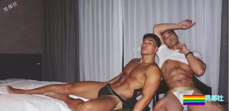 血洗朋友圈的樊野新宠，头枕大腿硬照已出。 - 51虹马