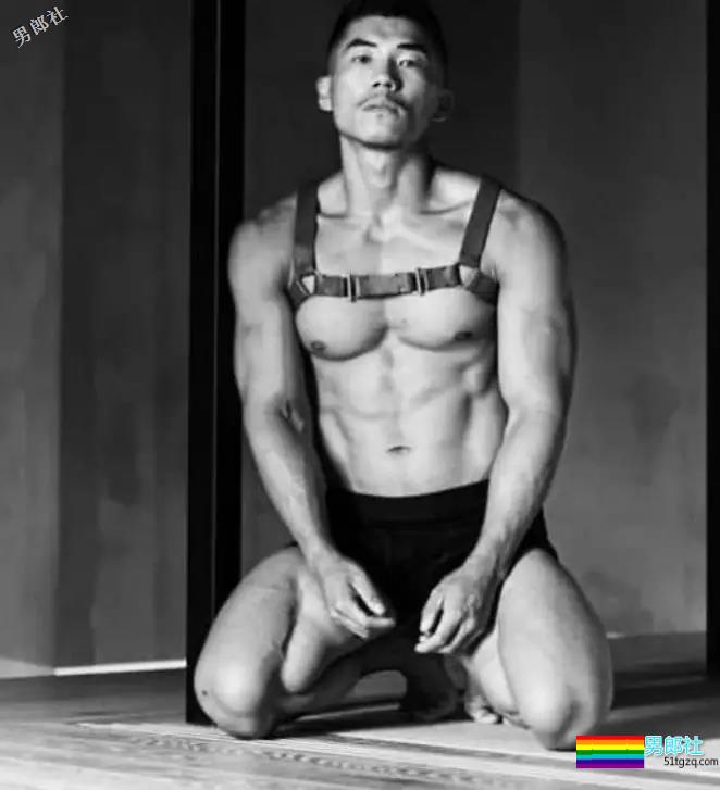 血洗朋友圈的樊野新宠，头枕大腿硬照已出。 - 51虹马