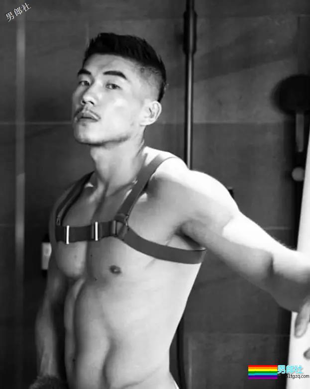 血洗朋友圈的樊野新宠,头枕大腿硬照已出。 - 51虹马 血洗朋友圈的樊野新宠,头枕大腿硬照已出。 - 51虹马