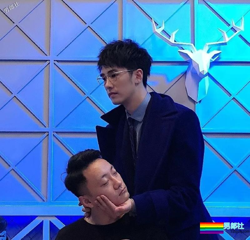 帅医生酷似刘昊然却更“大”，给何炅拔罐上热搜 - 51虹马