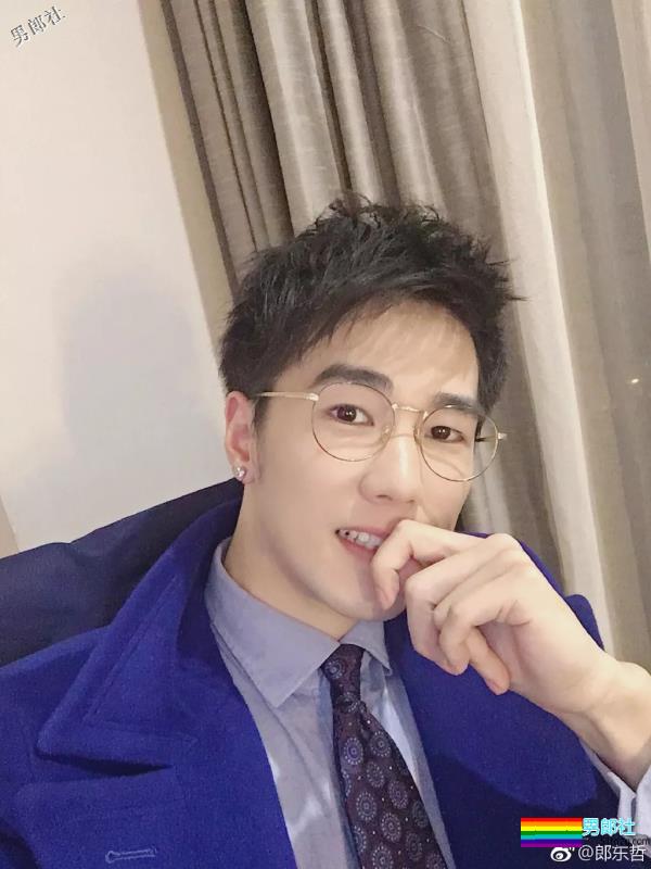 帅医生酷似刘昊然却更“大”，给何炅拔罐上热搜 - 51虹马