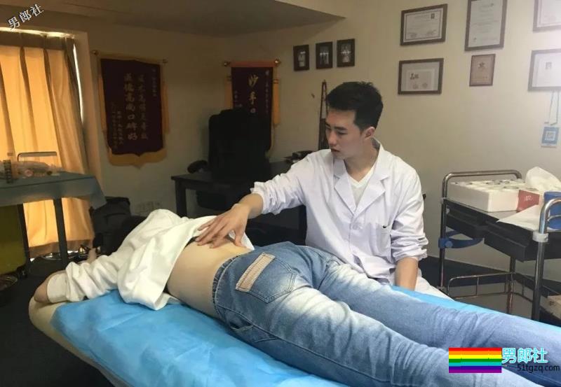 帅医生酷似刘昊然却更“大”，给何炅拔罐上热搜 - 51虹马