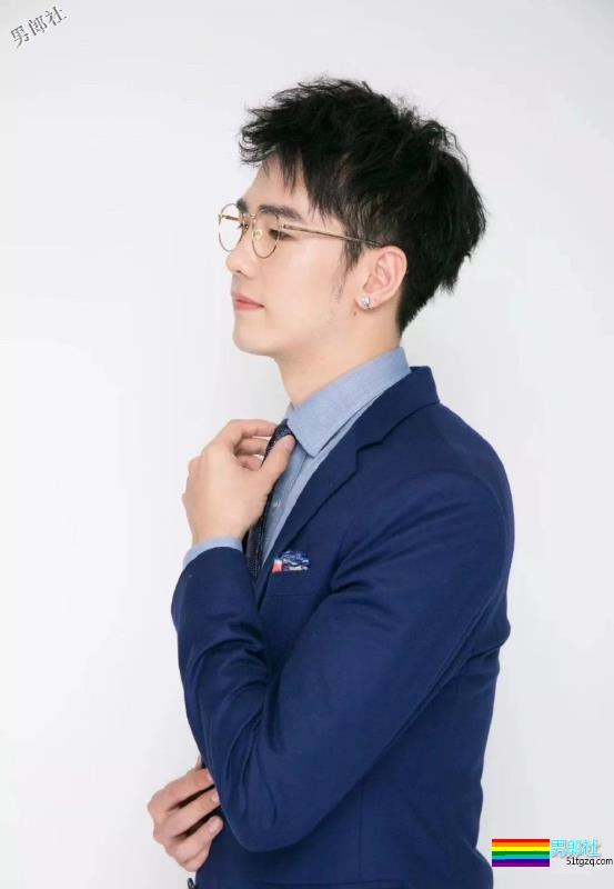 帅医生酷似刘昊然却更“大”，给何炅拔罐上热搜 - 51虹马