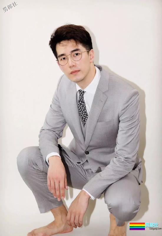 帅医生酷似刘昊然却更“大”，给何炅拔罐上热搜 - 51虹马