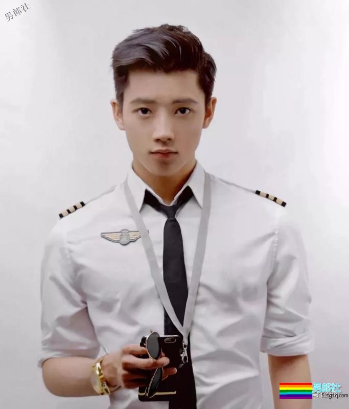 94年飞行员制服小奶狗，最想嫁的A&F签约男模，腹肌人鱼线圈粉又吸睛！-51虹马