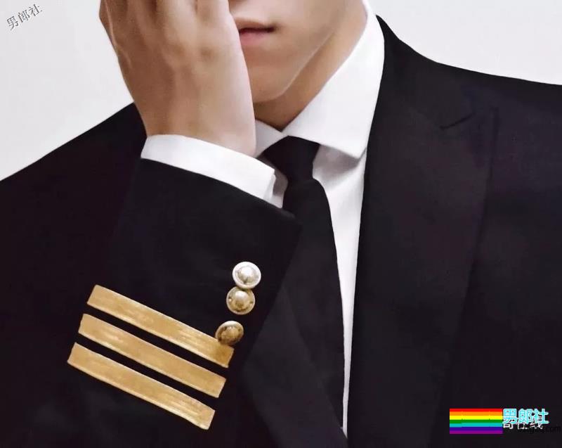 94年飞行员制服小奶狗，最想嫁的A&F签约男模，腹肌人鱼线圈粉又吸睛！ - 51虹马