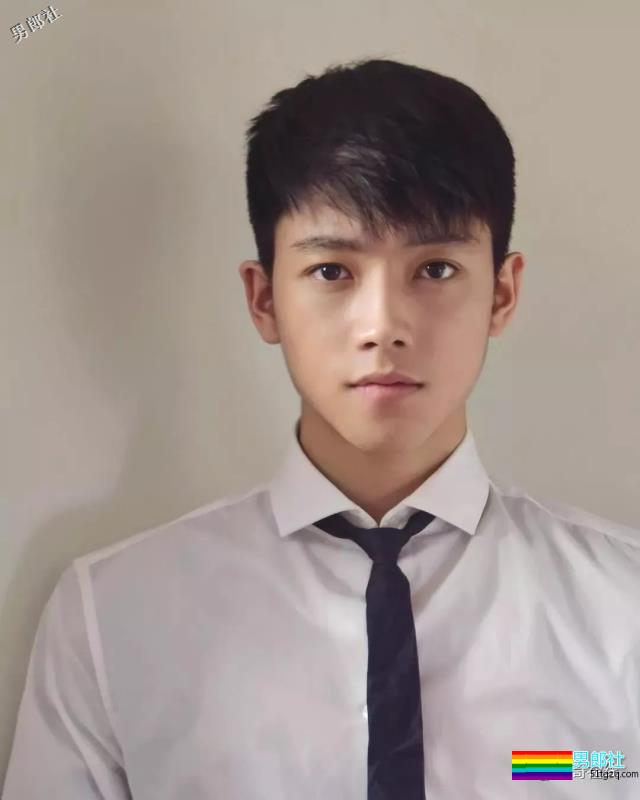 94年飞行员制服小奶狗，最想嫁的A&F签约男模，腹肌人鱼线圈粉又吸睛！ - 51虹马