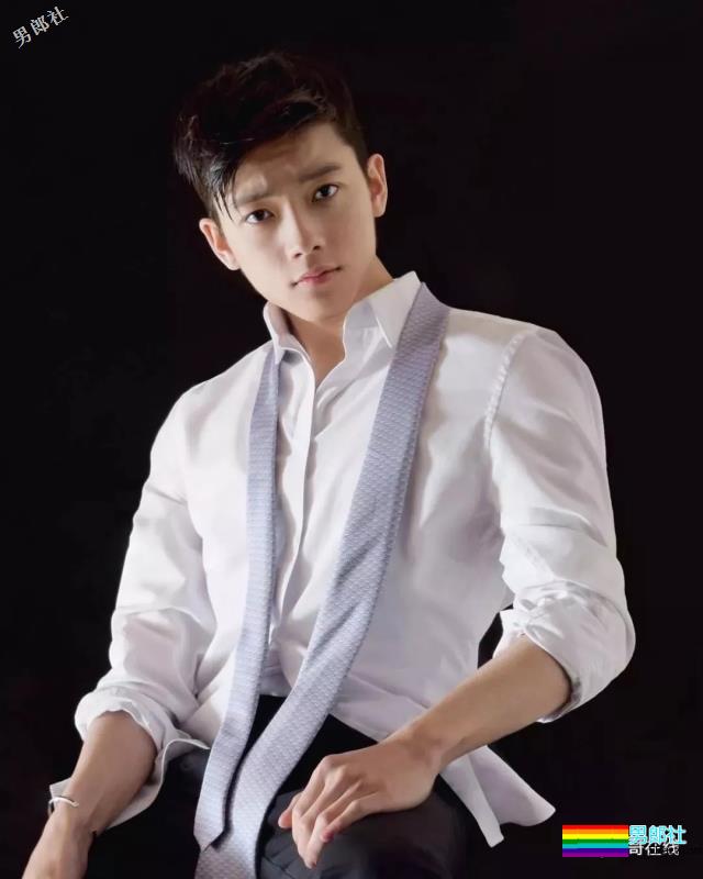 94年飞行员制服小奶狗，最想嫁的A&F签约男模，腹肌人鱼线圈粉又吸睛！ - 51虹马