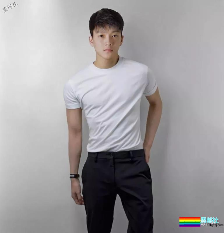 94年飞行员制服小奶狗，最想嫁的A&F签约男模，腹肌人鱼线圈粉又吸睛！ - 51虹马