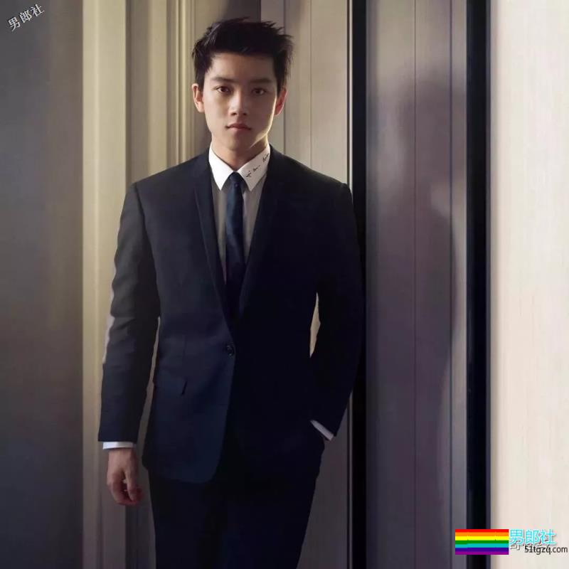 94年飞行员制服小奶狗，最想嫁的A&F签约男模，腹肌人鱼线圈粉又吸睛！ - 51虹马