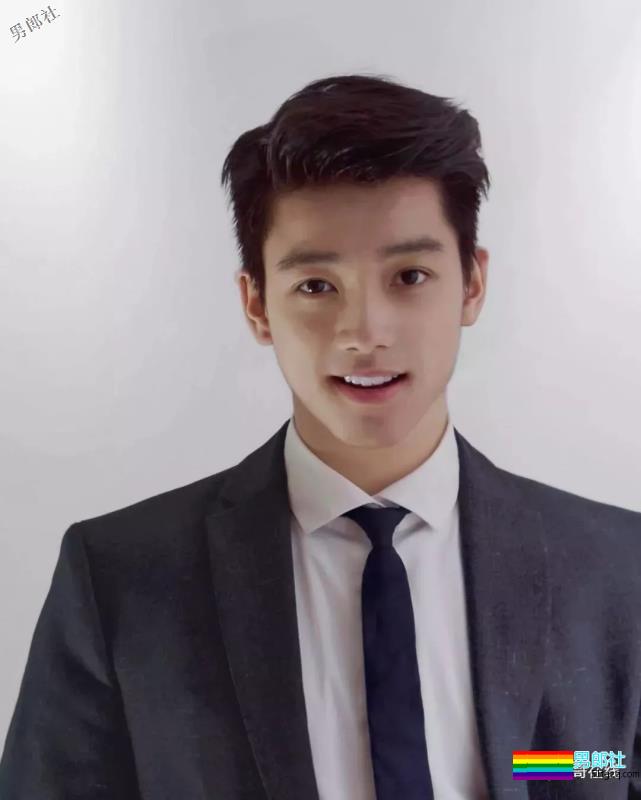 94年飞行员制服小奶狗，最想嫁的A&F签约男模，腹肌人鱼线圈粉又吸睛！ - 51虹马