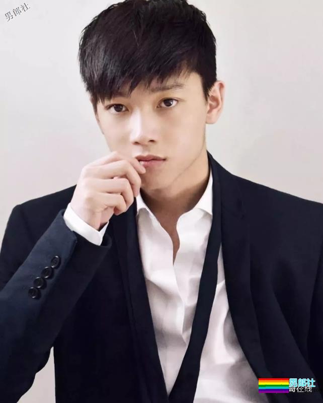 94年飞行员制服小奶狗，最想嫁的A&F签约男模，腹肌人鱼线圈粉又吸睛！ - 51虹马