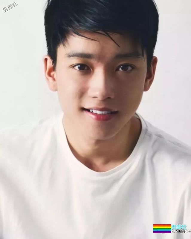 94年飞行员制服小奶狗，最想嫁的A&F签约男模，腹肌人鱼线圈粉又吸睛！ - 51虹马