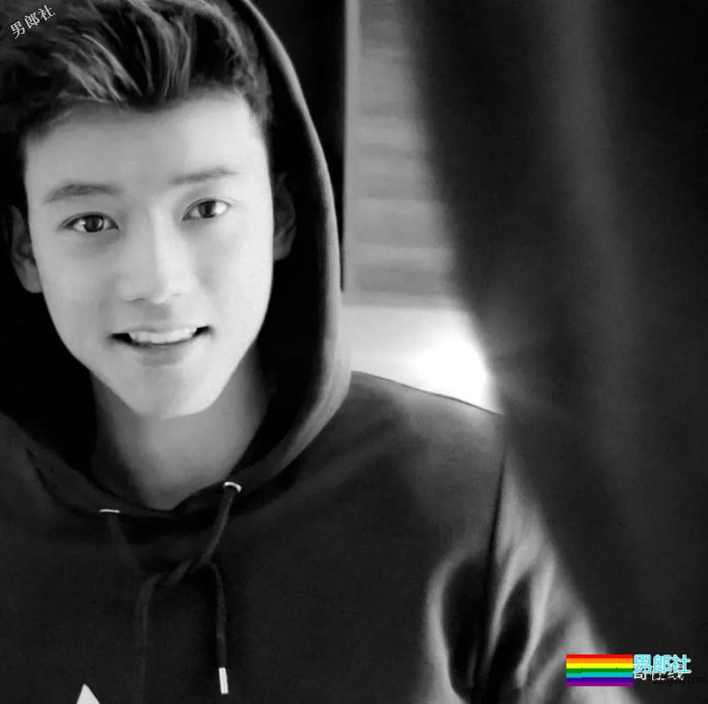 94年飞行员制服小奶狗，最想嫁的A&F签约男模，腹肌人鱼线圈粉又吸睛！ - 51虹马