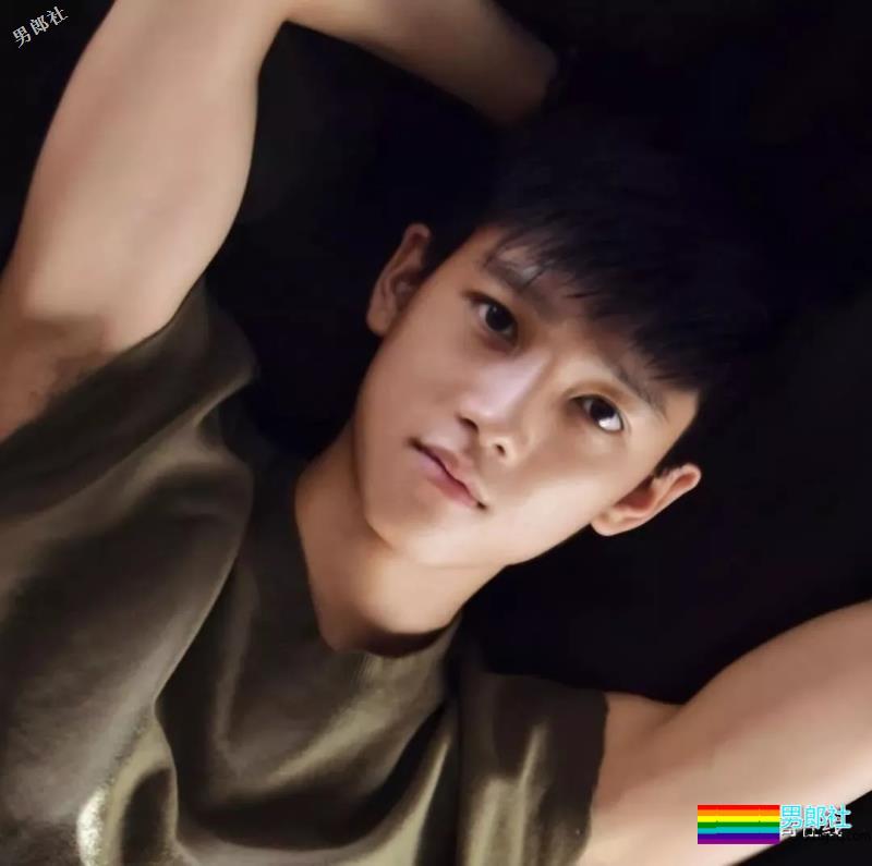 94年飞行员制服小奶狗，最想嫁的A&F签约男模，腹肌人鱼线圈粉又吸睛！ - 51虹马