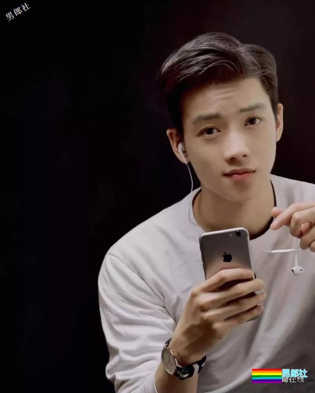 94年飞行员制服小奶狗，最想嫁的A&F签约男模，腹肌人鱼线圈粉又吸睛！ - 51虹马