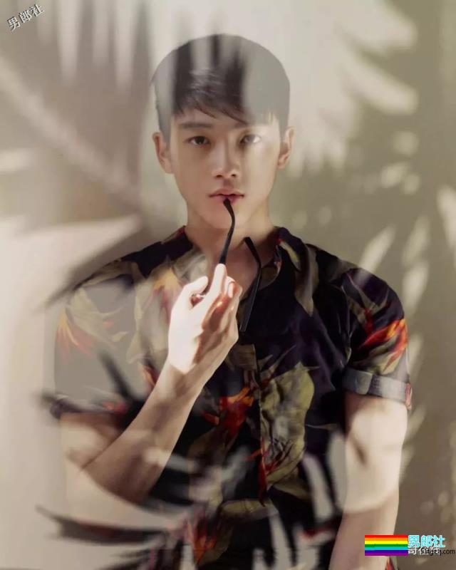 94年飞行员制服小奶狗，最想嫁的A&F签约男模，腹肌人鱼线圈粉又吸睛！ - 51虹马